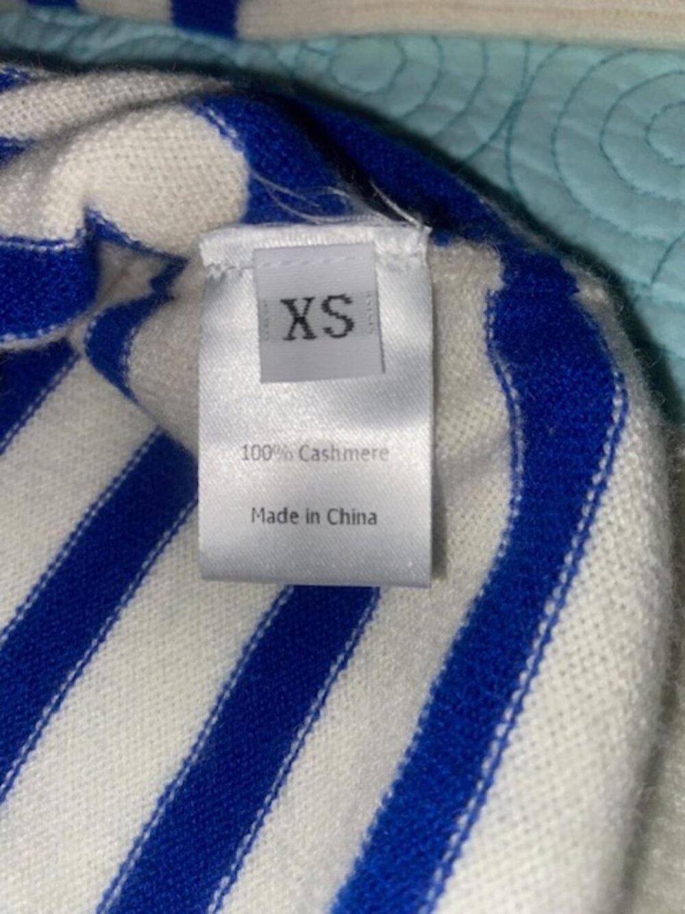 La Ligne Lean Lines 100% Cashmere Sweater in Size XS Cream, Blue & Red - Picture 6 of 9